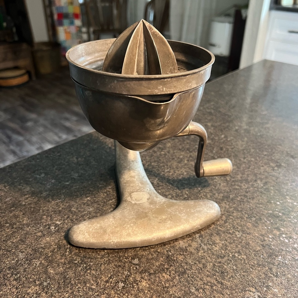 Vintage L.E. Mason Co. Hand Crank Juicer